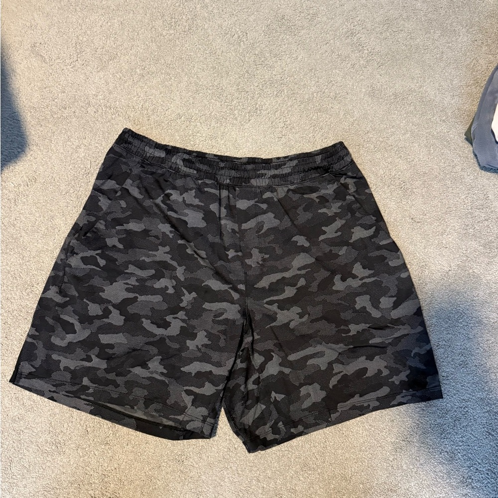 Lululemon pace breaker short 7” xl black camo liner less